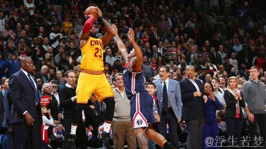 詹姆斯外线接球 漂移三分精准命中