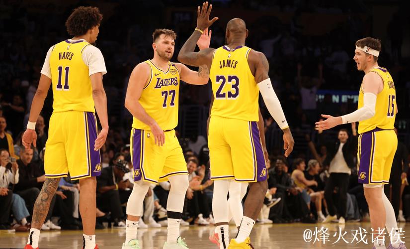 艾顿17+18统治内线 湖人11胜0负定律再验证 艾顿17+18统治内线 湖人11胜0负定律再验证